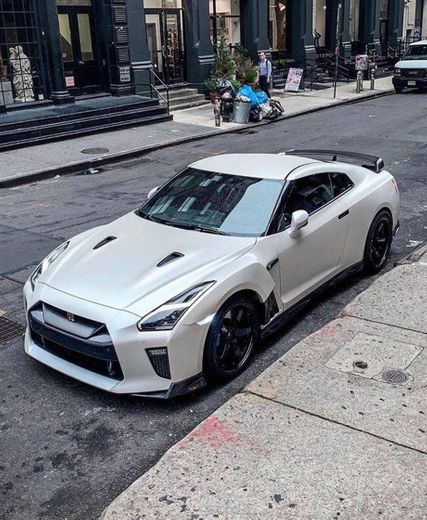 Nissan GT-R