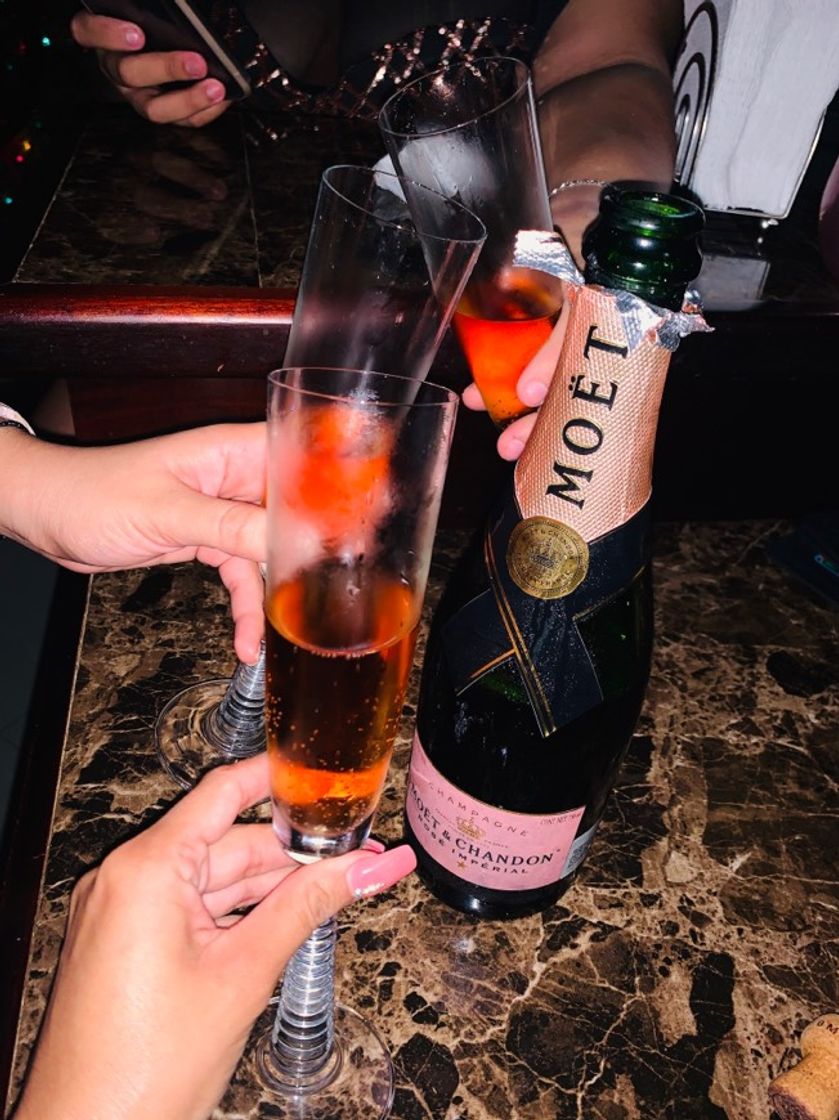 Social Moët & Chandon