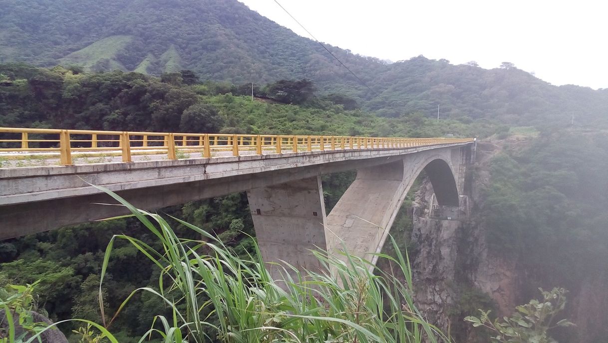 Lugar El Puente de Cristal