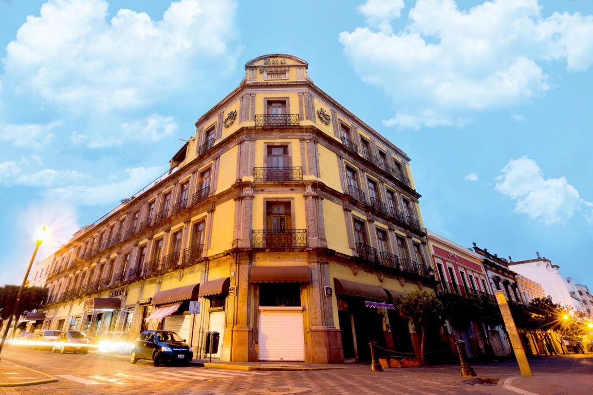 Place Hotel Francés