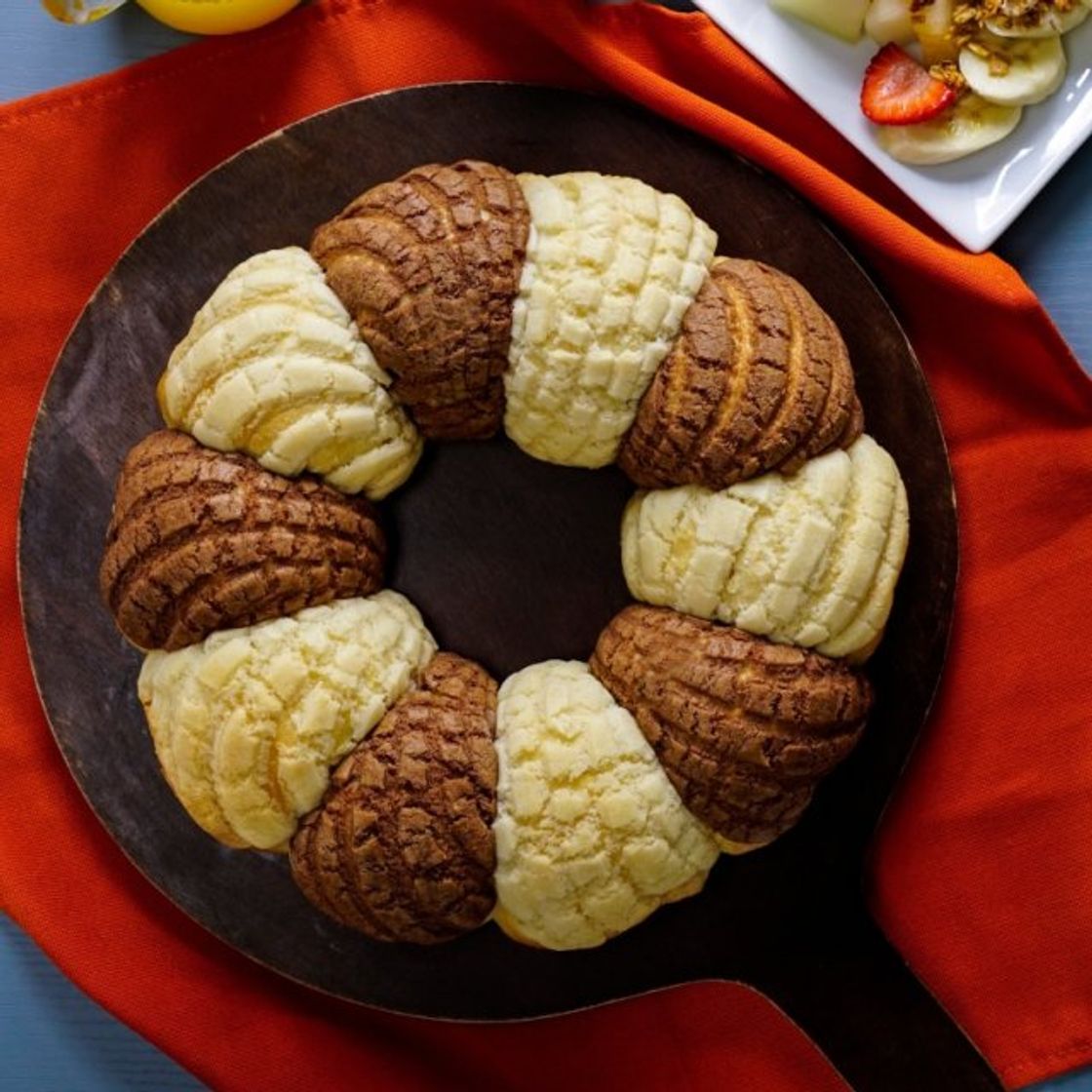 Social Conchas Ring Cake