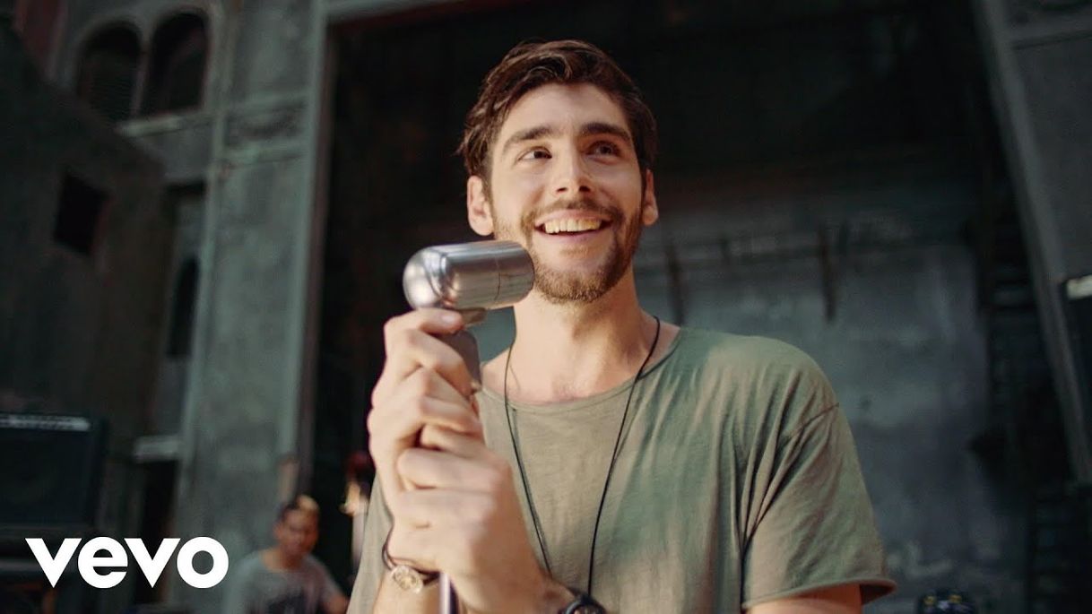 Moda Alvaro Soler - Sofia - YouTube