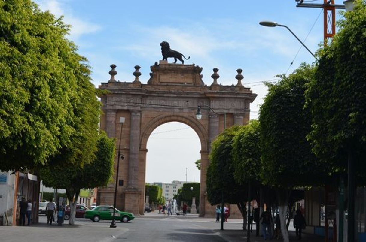 Lugar Arco Triunfal de la Calzada de los Héroes