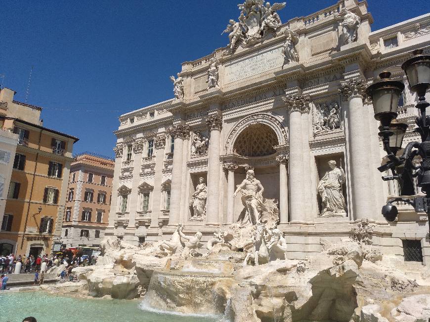 Place Fontana di Trevi