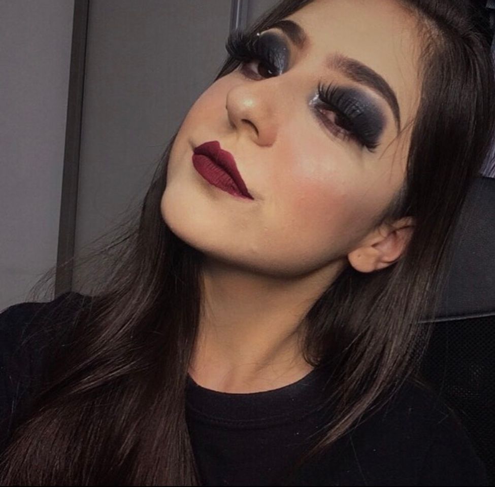 Fashion smokey eye