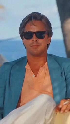 Detectives cool, trajes pastel y drogas en Miami. Revolucionó la estética y el sonido de la TV.

#CorrupciónEnMiami #MiamiVice #acción #años80 #serielegendaria #estilazo #tvretro #cinequeamarás