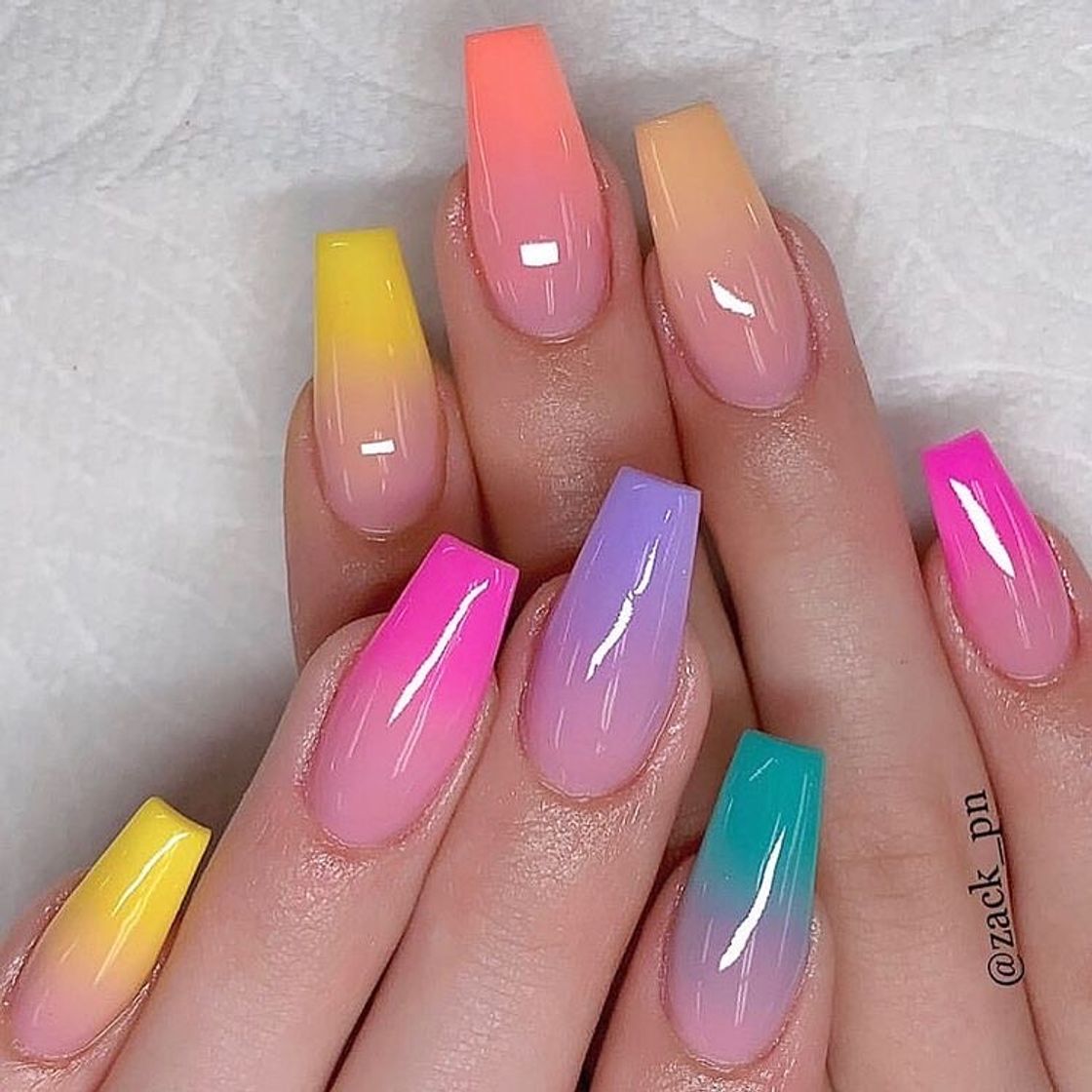 Fashion Uñas con degradado de colores 