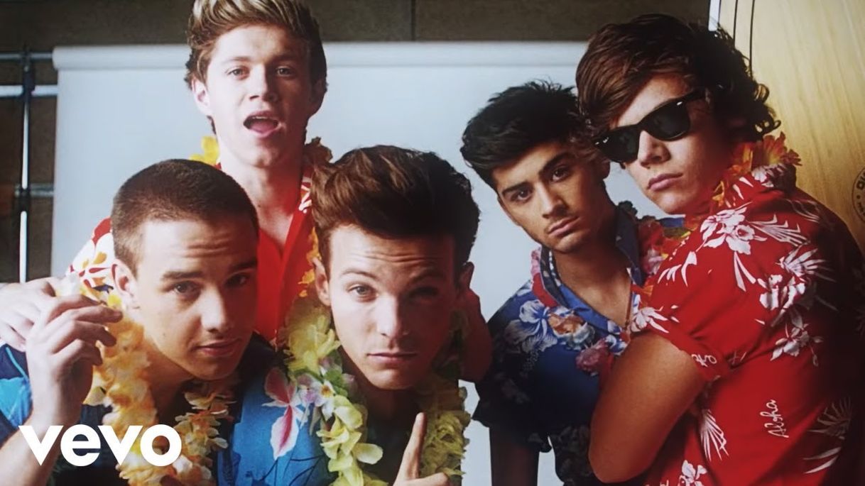 Fashion One Direction - Kiss You (Official) - YouTube