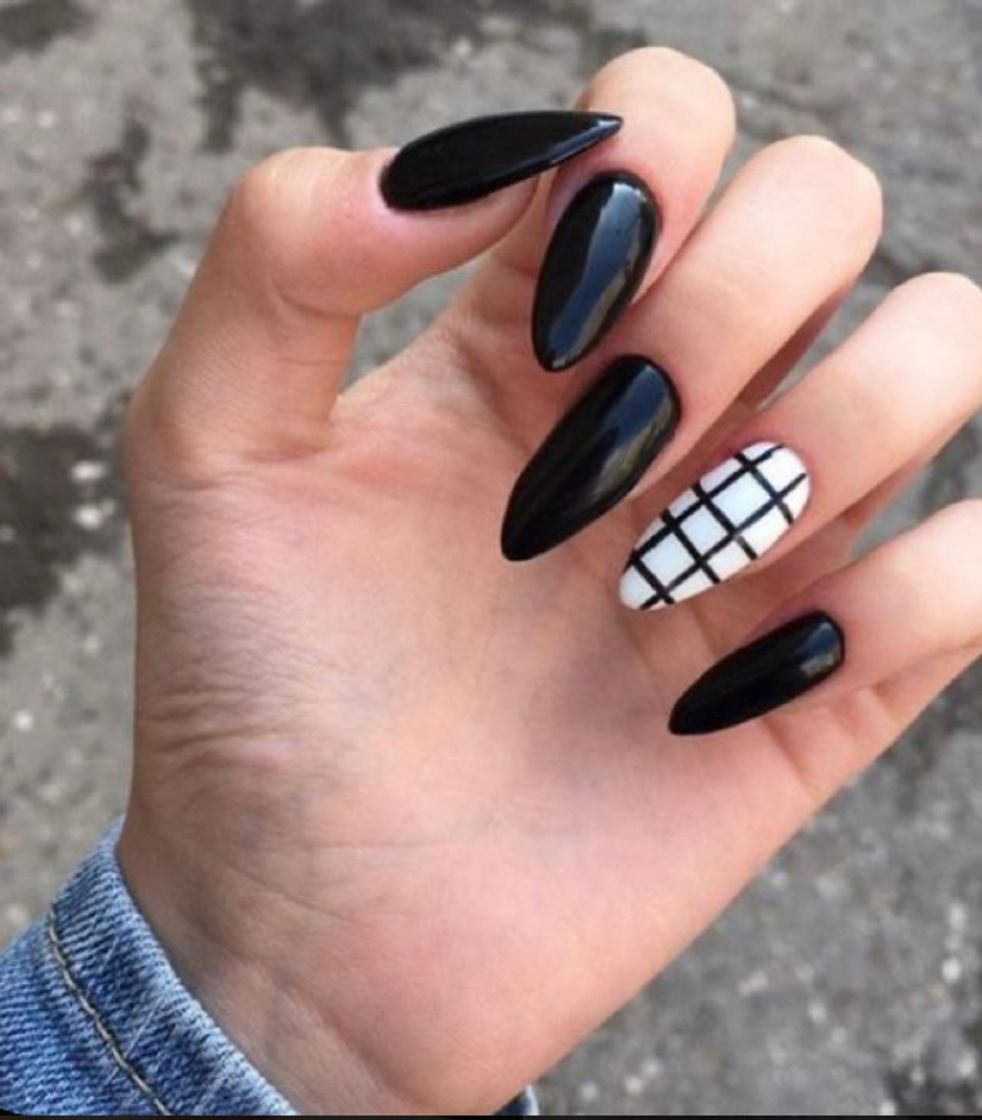 Moda nails🖤