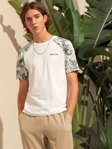Camiseta de manga raglán tropical con estampado