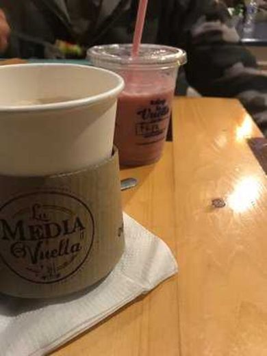 La Media Vuelta Cafe