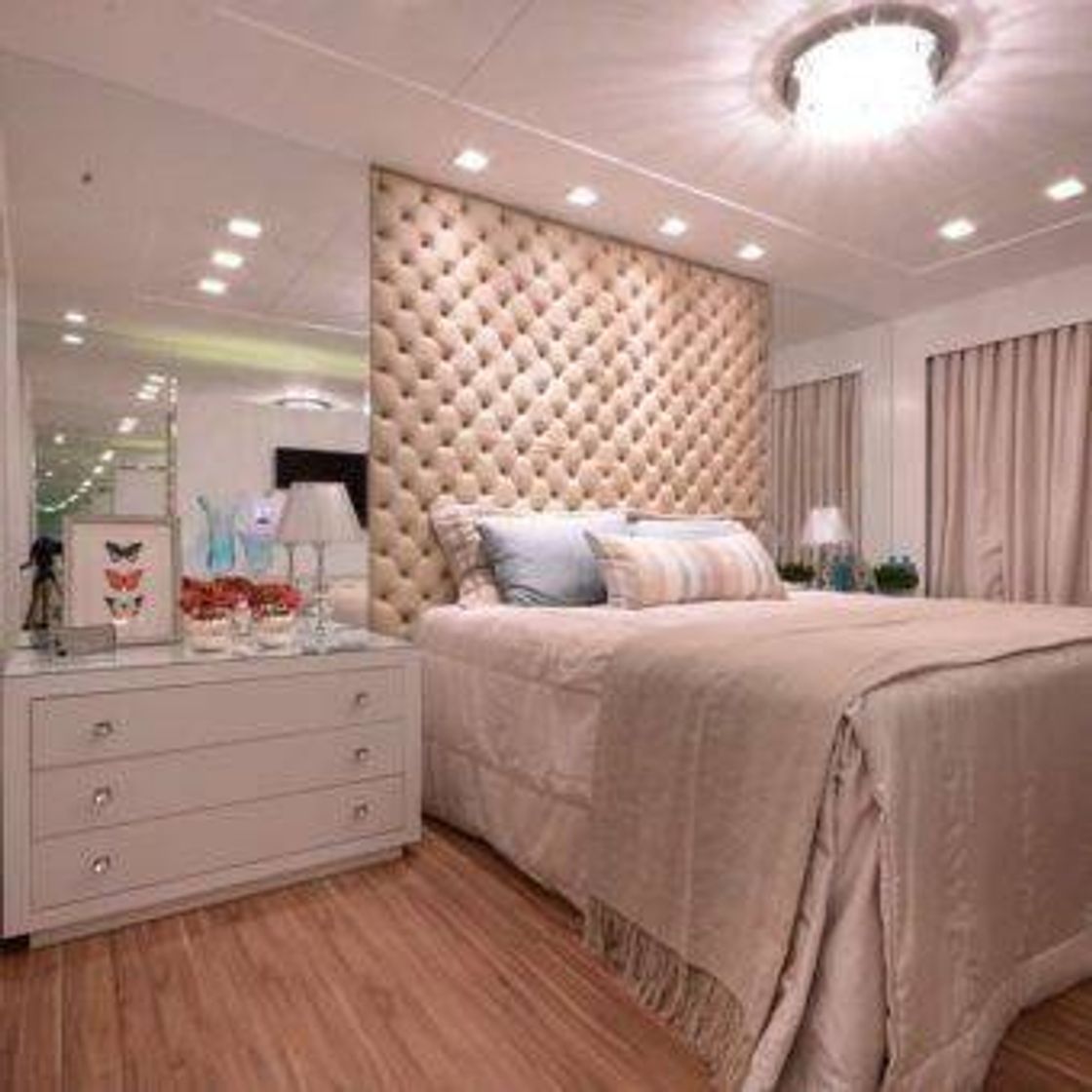 Moda Esse quarto clean lindo e confortável 💕