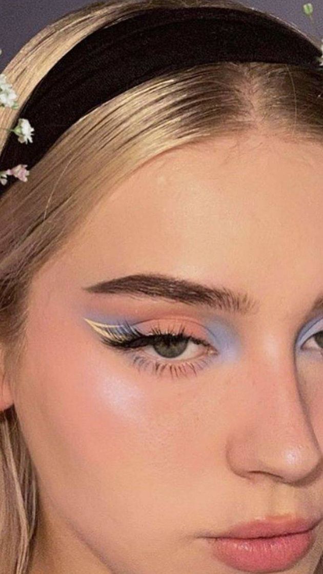 Moda cute simple makeup.