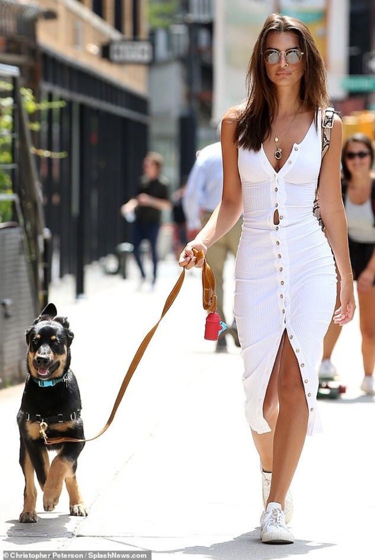 Moda Vestido branco super básico mas lindo. 