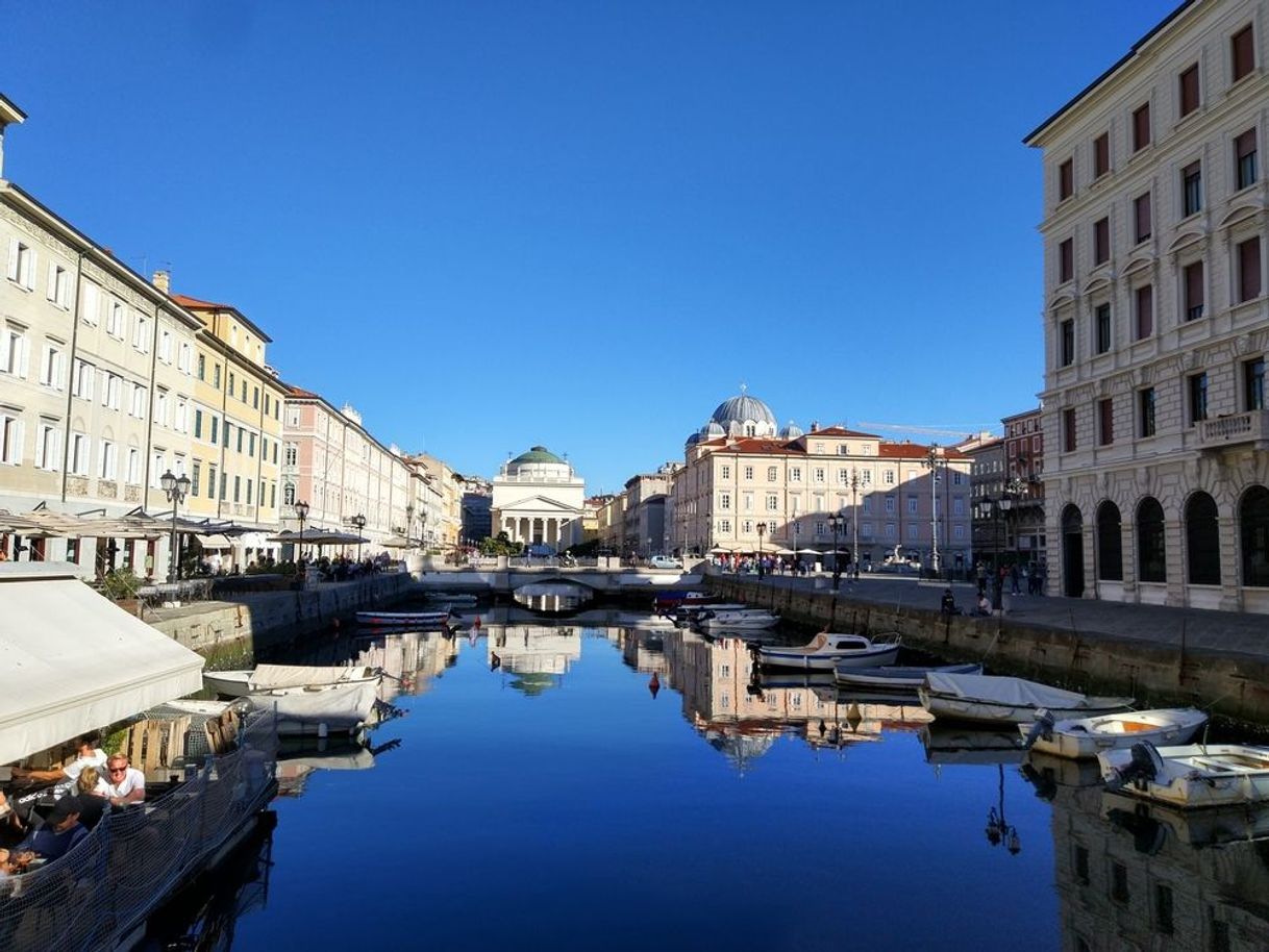 Fashion INCREIBLE Lugar escondido al norte de Italia. TRIESTE