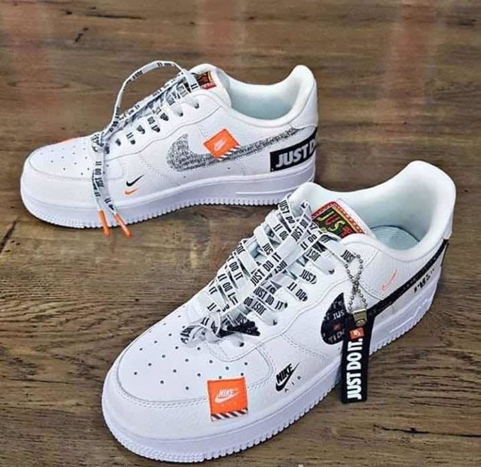 Social Nike Air Force 1 '07 LV8 4