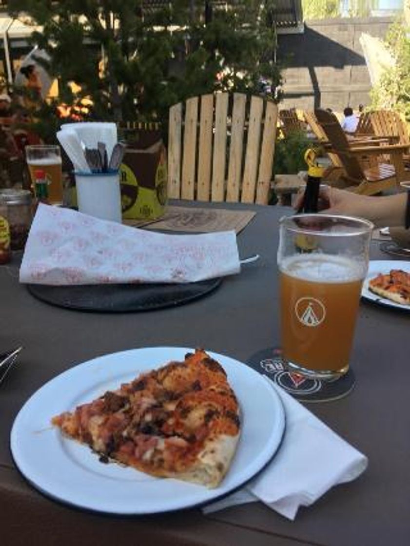 Restaurantes Campfire Brewing, Pizza & Beer Garden