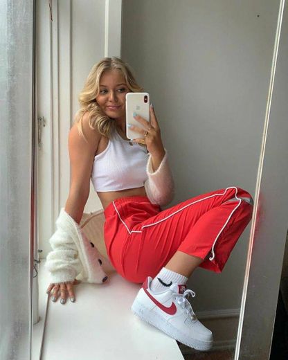 Look Tumblr Girl - Cropped Branco, Calça Vermelha