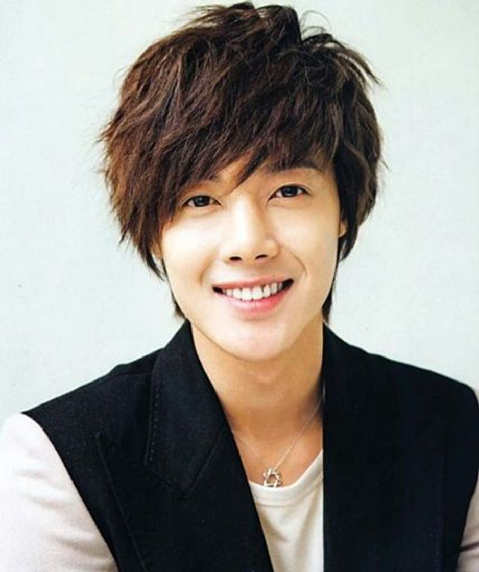 Moda Kim Hyun Joong Cantante, compositor y actor surcoreano 