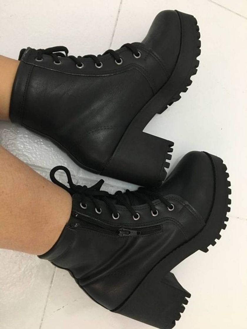 Moda bota coturno preto