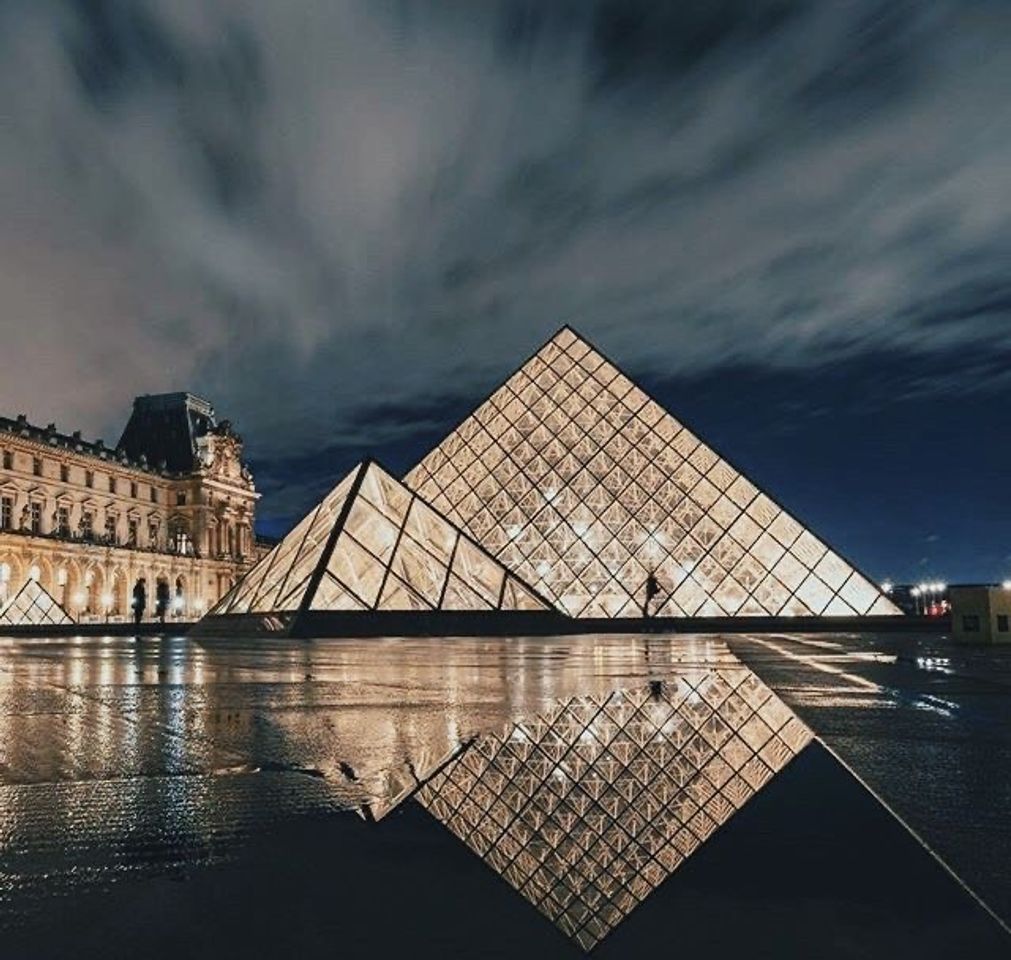 Place Museo del Louvre