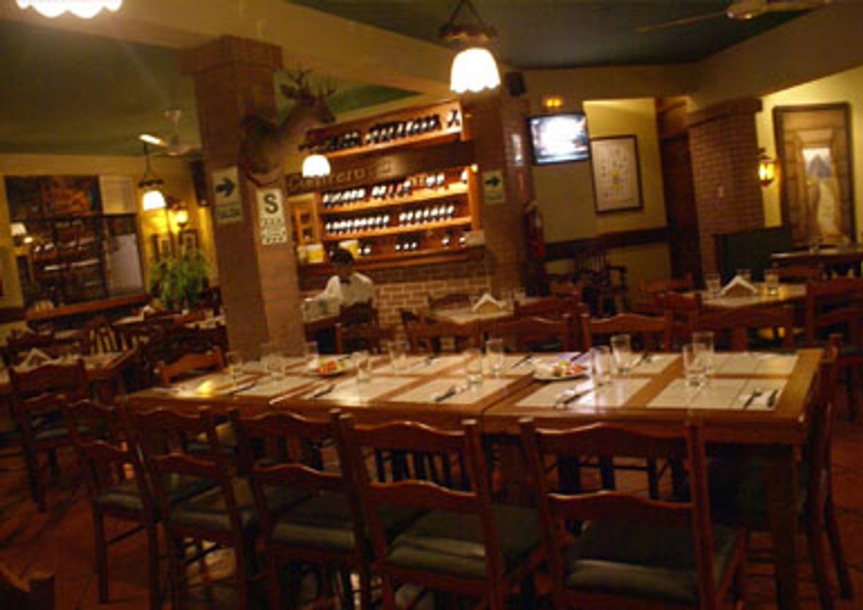 Restaurants El Cuatrero, Ovalo Larco