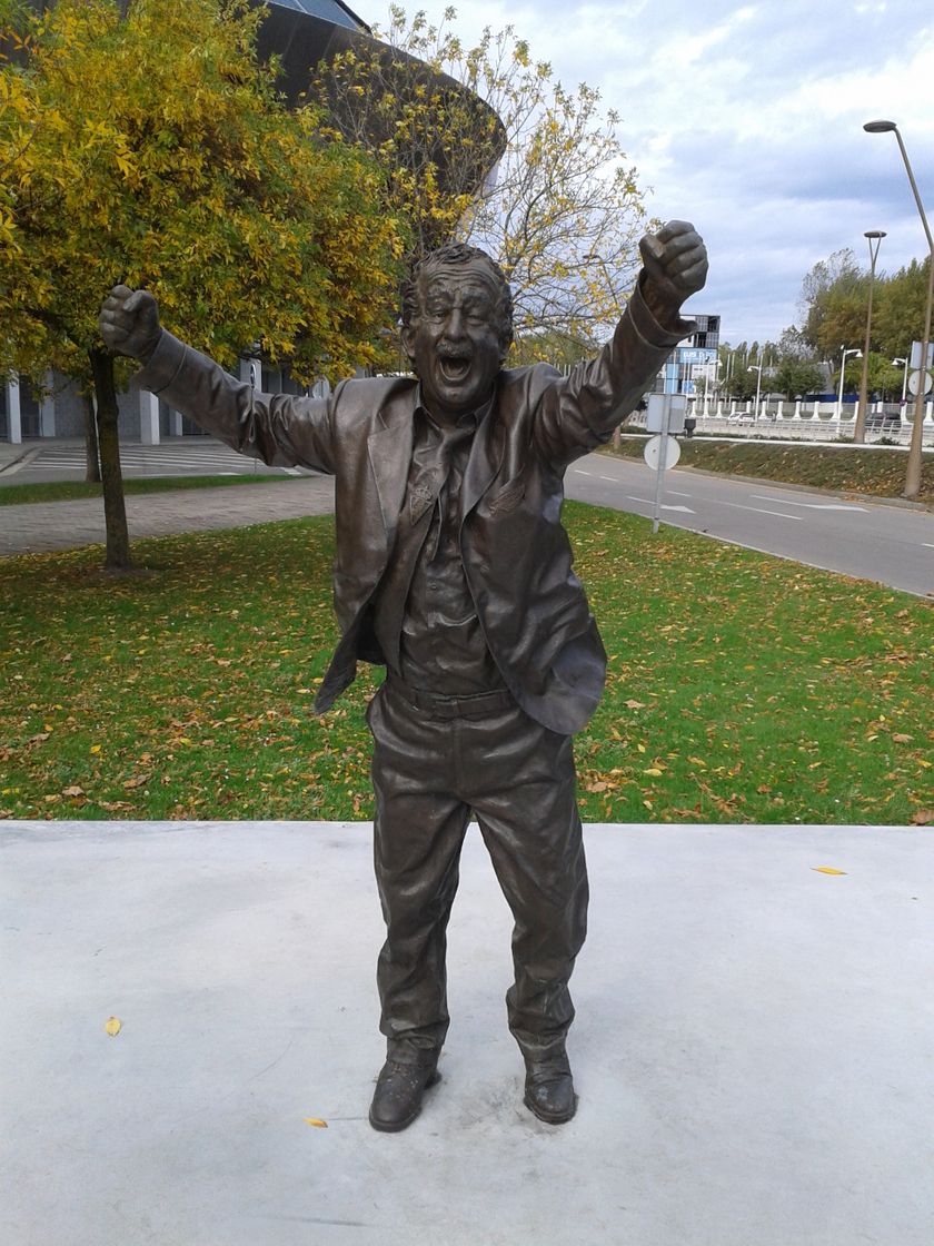 Estatua De Manolo Preciado