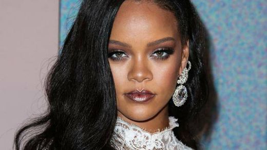 Rihanna - Diamonds (Lyrics + Español) Video Official