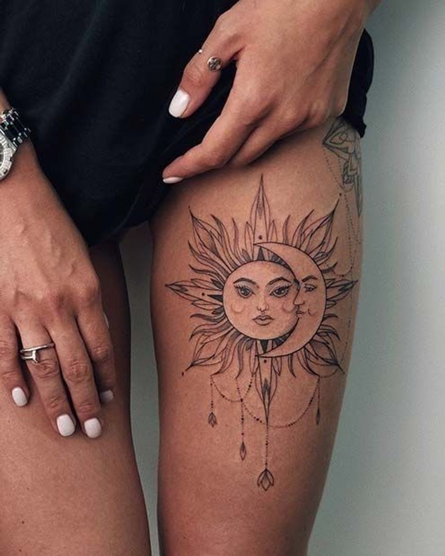 Moda Tatuagem sol e lua coxa