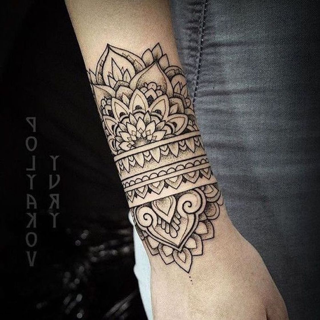 Social Tatuagem mandala feminina no braço