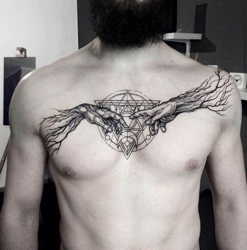 Social Tatuagem masculina no peito