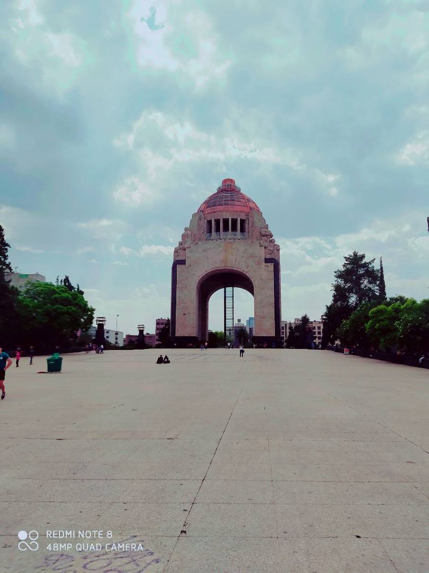 Place Monumento a la Revolución