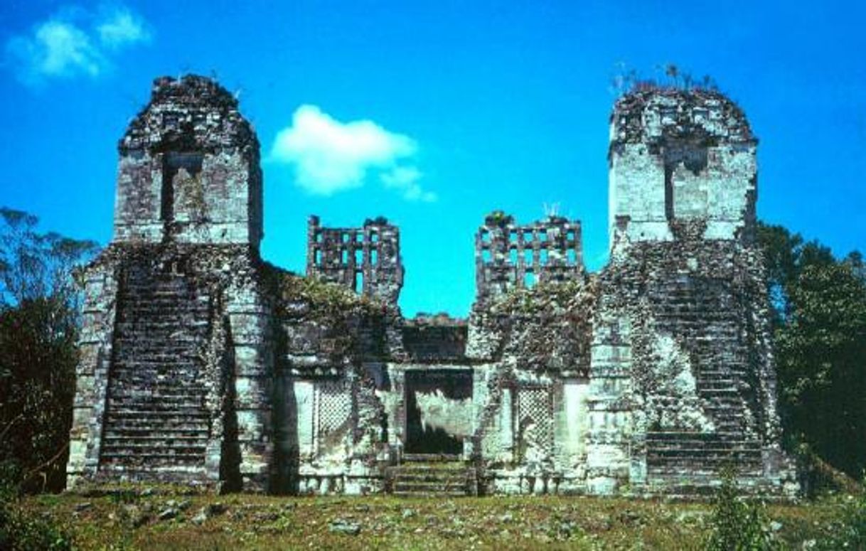 Lugar Zona Arqueológica Chicanná