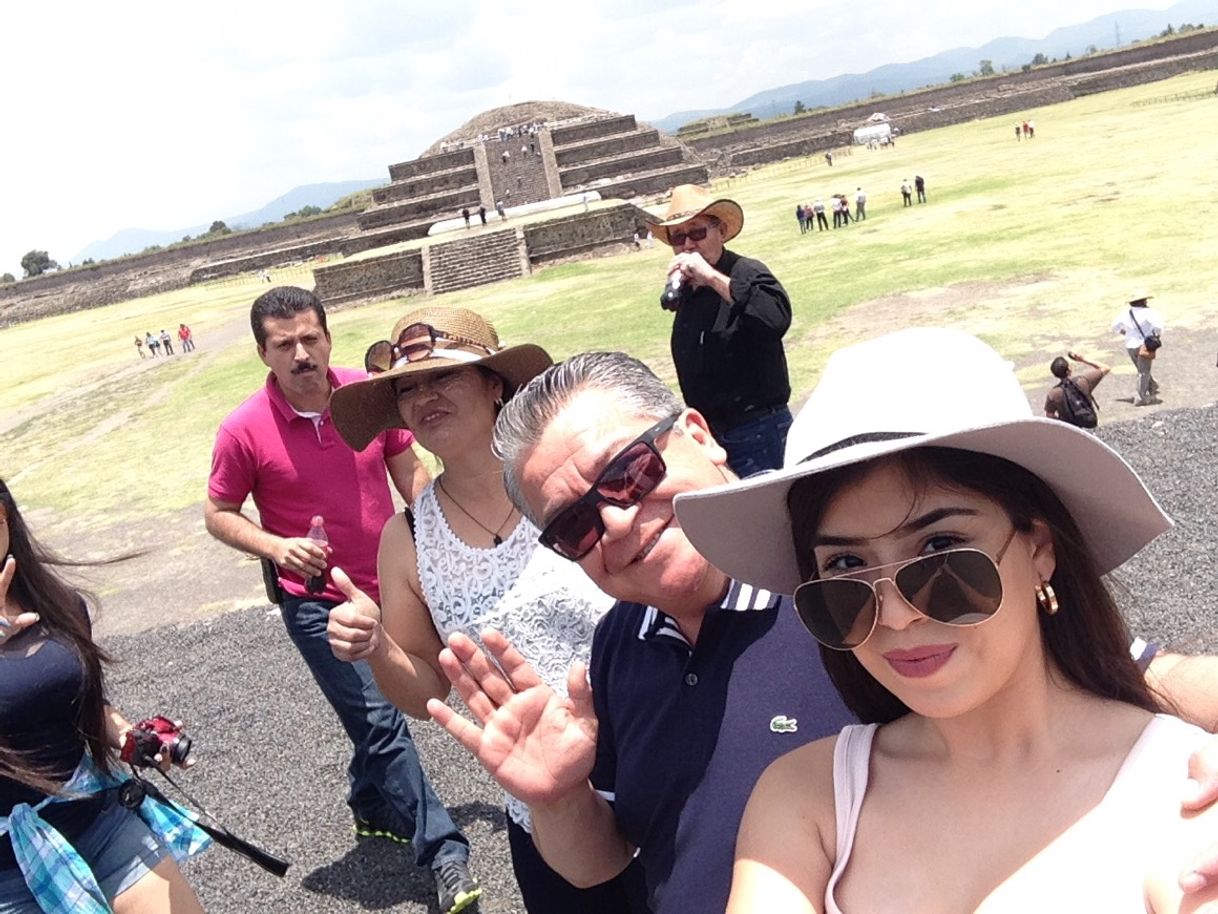 Lugar Piramides De Teotihuacan