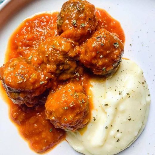 Albóndigas en salsa de tomate con puré de patata casero💥