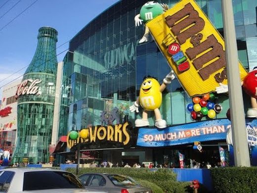 M&M world