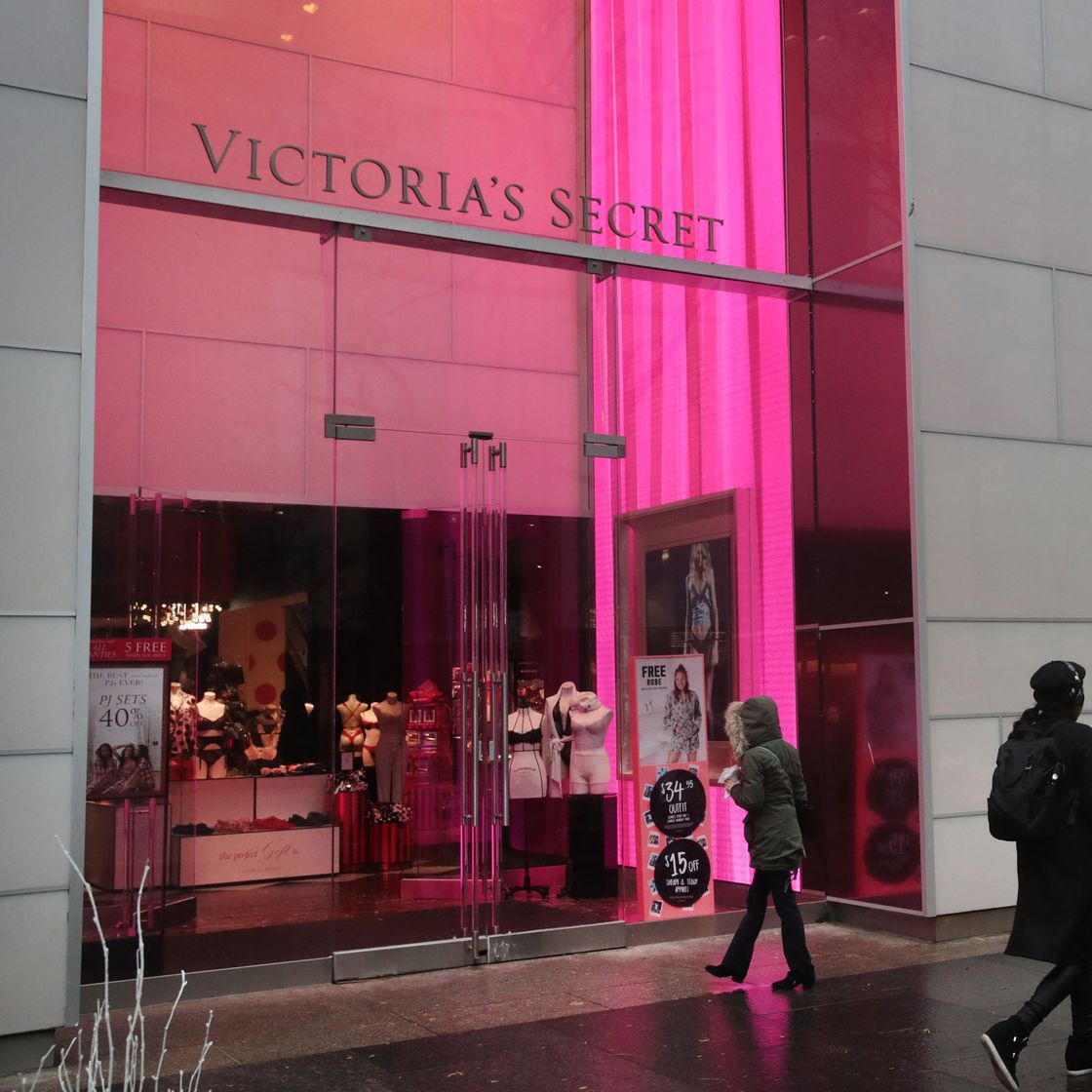 Place Victoria's Secret & PINK