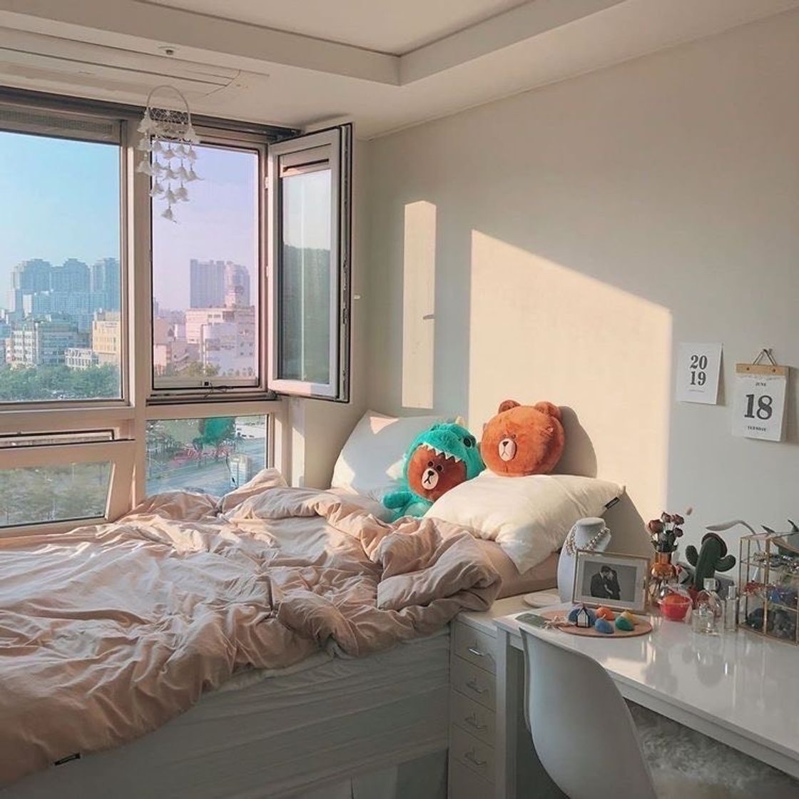 Moda bedroom aesthetic☁️💛