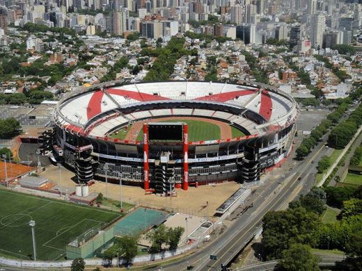 Estadio Antonio Vespucio Liberti