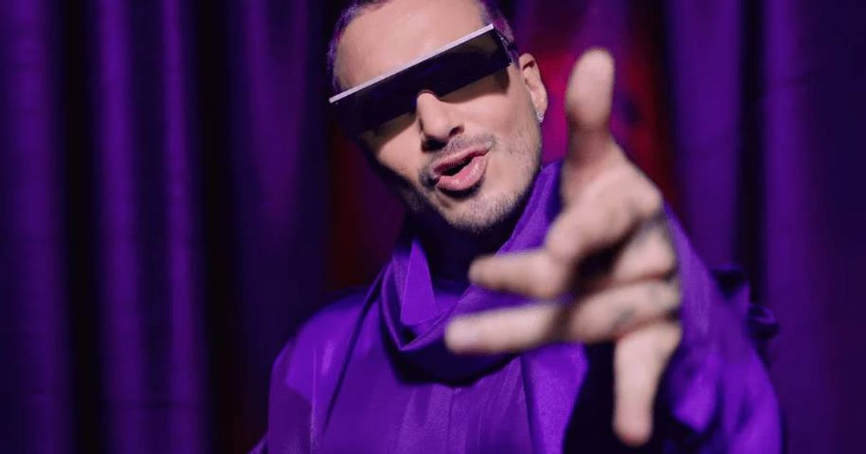 Moda Morado J Balvin video