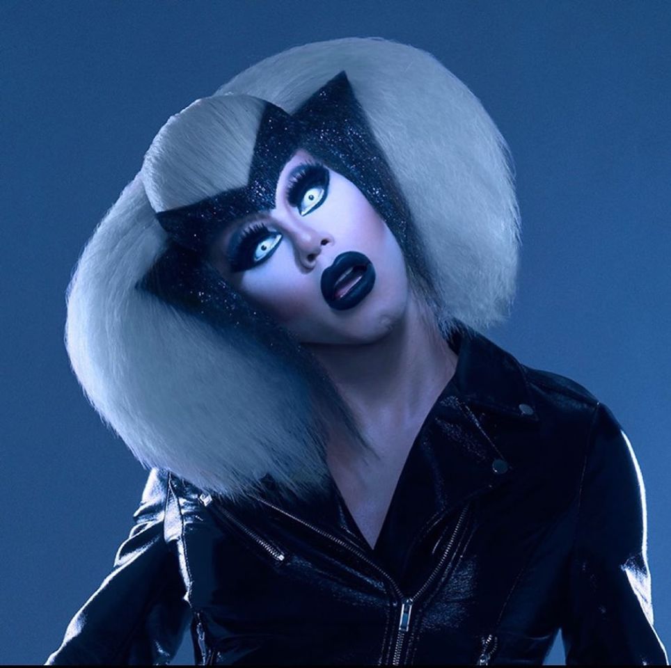 Moda Sharon Needles