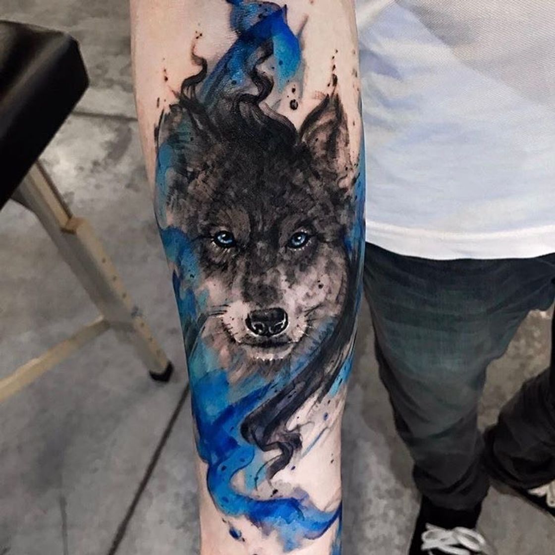 Fashion wolf tattoo