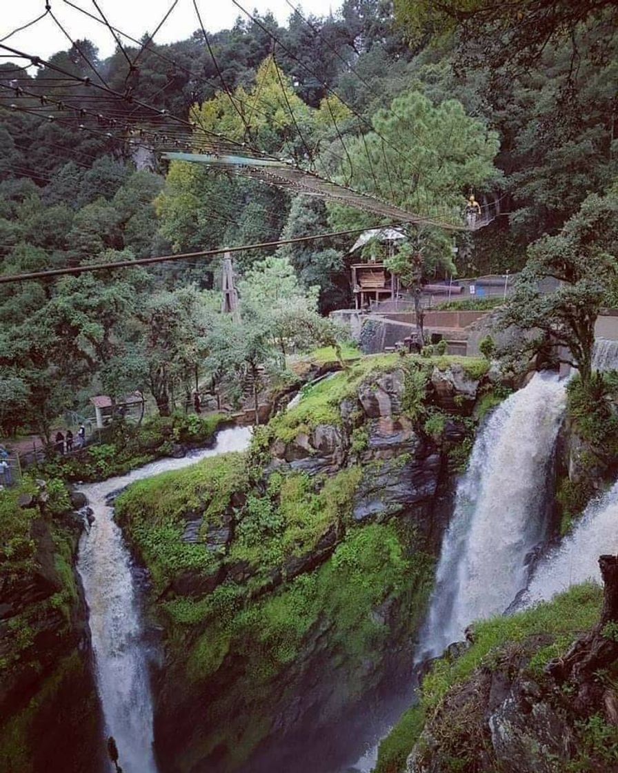 Lugar Cascadas Salto de Quetzalapan