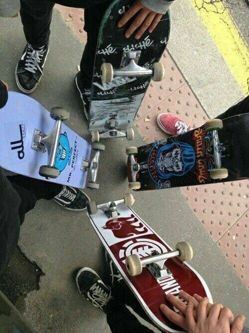 Moda skate with friends