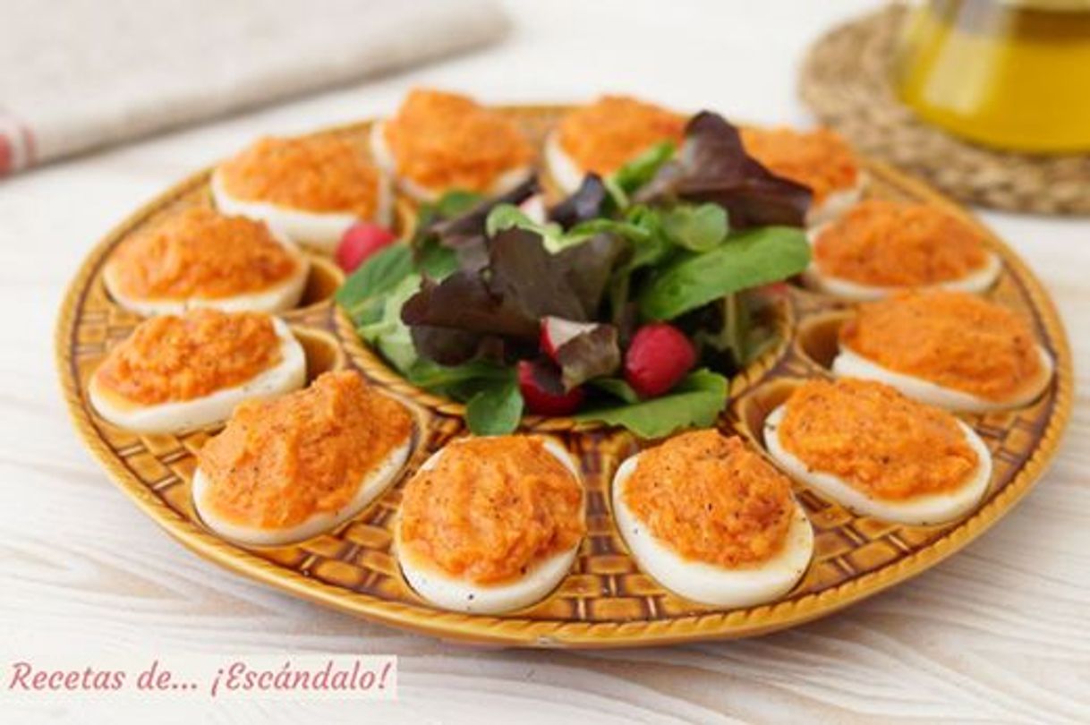 Social Huevos rellenos de atún y tomate. Receta de aperitivo muy fácil