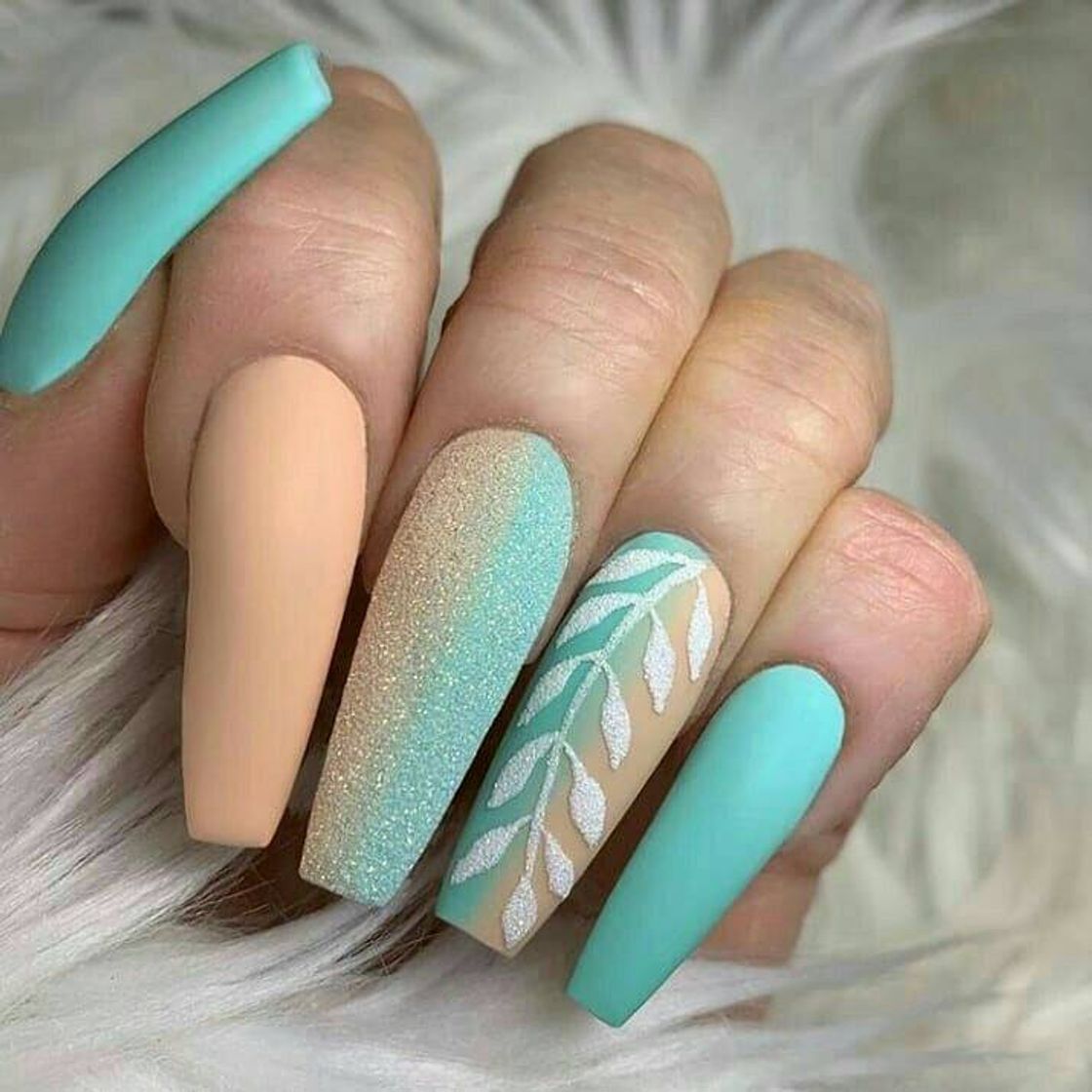 Moda Decorated Nails