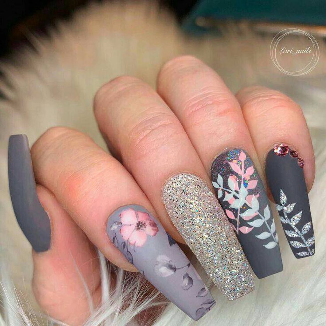 Moda Decorated Nails