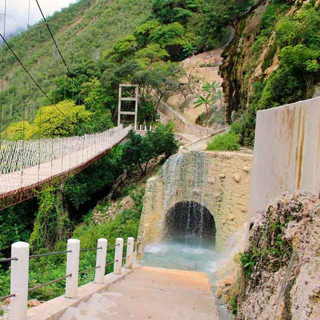 Lugar Grutas Tolantongo