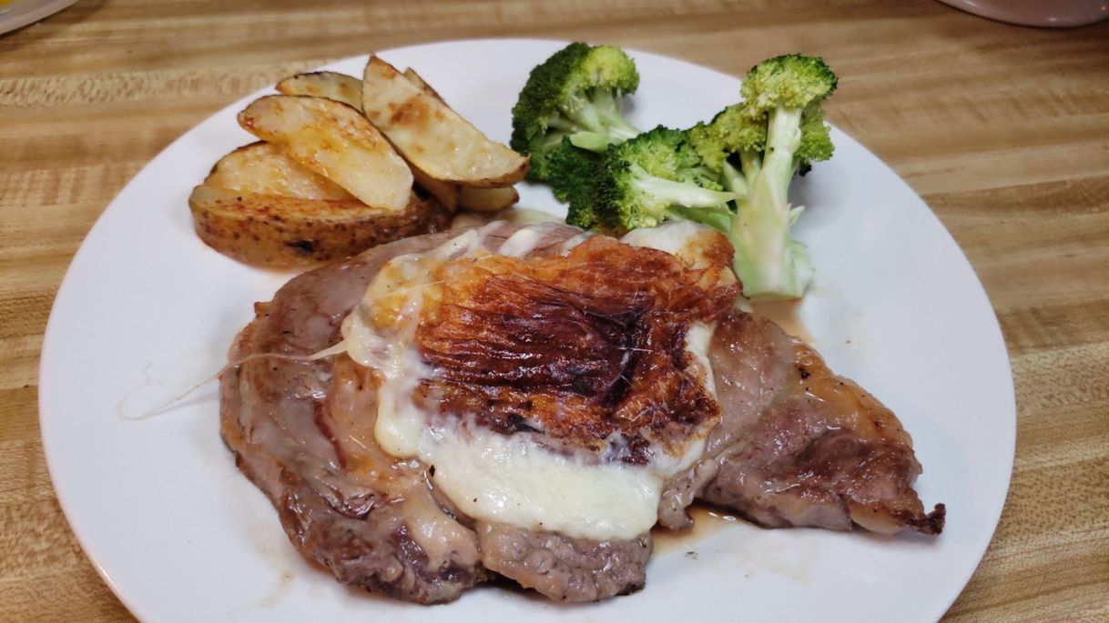 Moda Rib Eye con costra de queso 