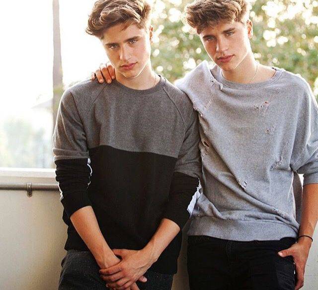 Moda Martinez Twins - YouTube